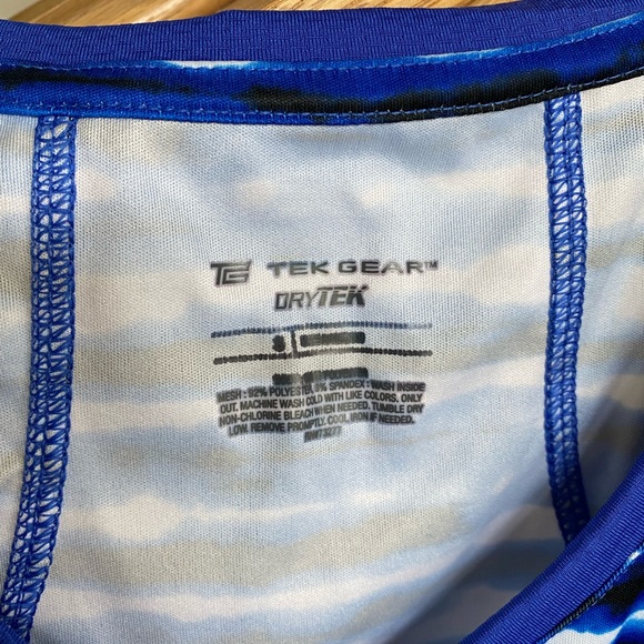 3 Tek Gear Workout Tanks - Picture 2 of 9